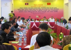 Pertemuan bersahabat antara kaum pemuda provinsi Thua Thien-Hue (Vietnam) dan provinsi Salavan (Laos) - ảnh 1