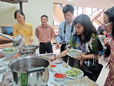 Pertemuan  budaya  dan kuliner tradisional antar-bangsa ASEAN - ảnh 11