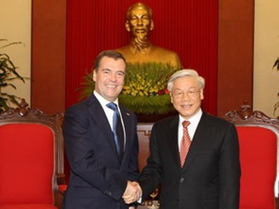 Pemimpin  Vietnam menerima  PM  Rusia  Dmitri Medvedev - ảnh 1