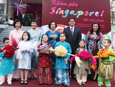 Pameran “ Menguak rahasia di Singapura- Warna warisan “ di kota Hanoi-Vietnam. - ảnh 4