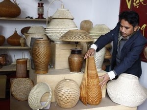  Kerajinan bambu dan rotan  anyaman di Vietnam