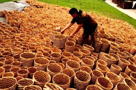  Kerajinan  bambu  dan rotan  anyaman di Vietnam