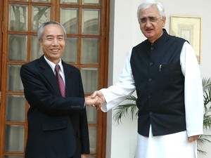 Ketua Pengurus Besar Front Tanah Air Vietnam berkunjung di India. - ảnh 1