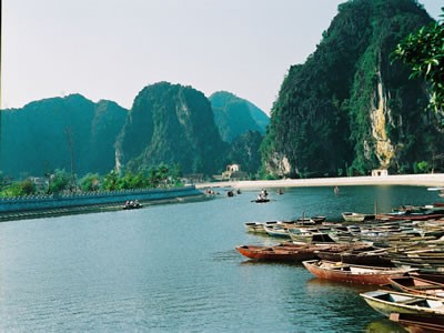 Gua Tam Coc di provinsi Ninh Binh -Vietnam Utara - ảnh 2