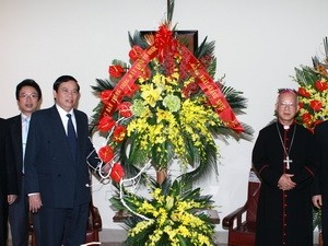  Pemimpin Front Tanah Air Vietnam mengucapkan selamat kepada Uskup Agung Hanoi - ảnh 1