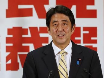 PM Jepang Shinzo Abe melakukan kunjungan resmi di Vietnam - ảnh 1