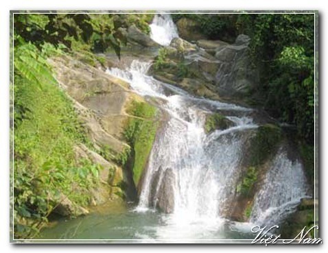 Pemandangan alam danau Ba Be di provinsi Bac Kan - ảnh 2