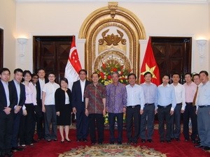 Acara konsultasi politik antara Kemlu Vietnam dan Kemlu Singapura - ảnh 1