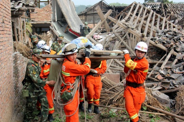 Tambah banyak orang  yang luka- luka dalam gempa bumi  baru di Sichuan- Tiongkok - ảnh 1