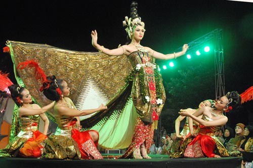 Menguak tabir  kompleks candi Prambanan-Indonesia - ảnh 4