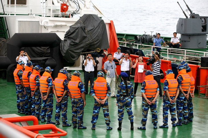  Pembukaan “ Kemah  musim panas Laut dan Pulau Tanah Air- 2013- Kami adalah prajurit Angkatan Laut”  - ảnh 1