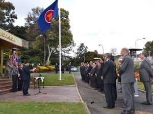 Upacara menaikkan bendera ASEAN di Konsulat Jendral Vietnam di Australia - ảnh 1