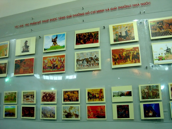  Pameran foto tentang 40 tahun hubungan Vietnam-Singapura - ảnh 1