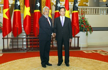 PM VN Nguyen Tan Dung melakukan pembicaraan dengan PM Timor Leste  - ảnh 1