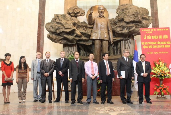 Museum Ho Chi Minh menerima dokumen sejarah tentang hubungan Vietnam-Federasi Rusia - ảnh 1