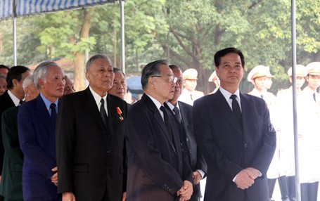 Upacara berziarah kepada Almarhum Jenderal Vo Nguyen Giap dimulai pada hari Sabtu. - ảnh 3