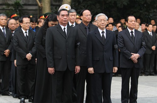 Upacara berziarah kepada Almarhum Jenderal Vo Nguyen Giap dimulai pada hari Sabtu. - ảnh 2