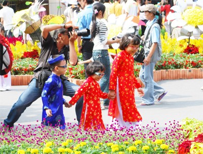 Hari Raya Tet bagi kaum muda  Vietnam  - ảnh 1