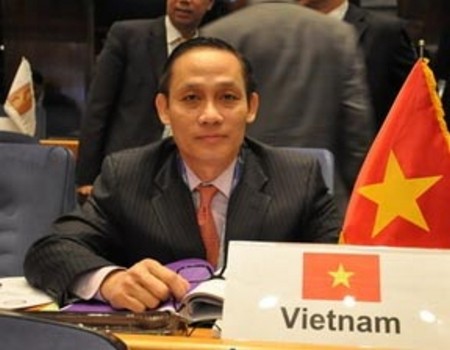 Duta Besar Le Hoai Trung: Vietnam  berbagi aspirasi damai dengan seluruh umat manusia - ảnh 1