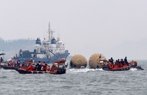 Jumlah korban  dalam tenggelam-nya feri SEWOL di Republik Korea mencapai 159 orang - ảnh 1