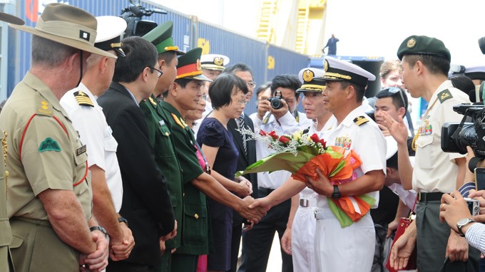 Kapal  Kunisaki  dari Jepang berlabuh di pelabuhan Tien Sa, kota Da Nang - ảnh 1