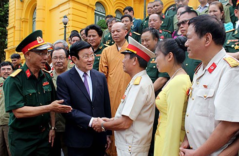 Presiden Vietnam, Truong Tan Sang menerima  para veteran perang Divisi 356 - ảnh 1