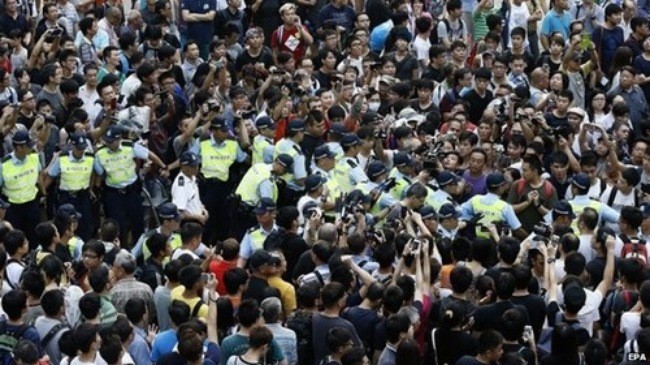 Pasukan keamanan Hongkong (Tiongkok)  menangkap 19 pengacau  provokatif - ảnh 1