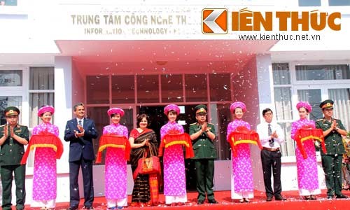 India membantu Vietnam mendidik teknologi informasi dan bahasa asing - ảnh 1