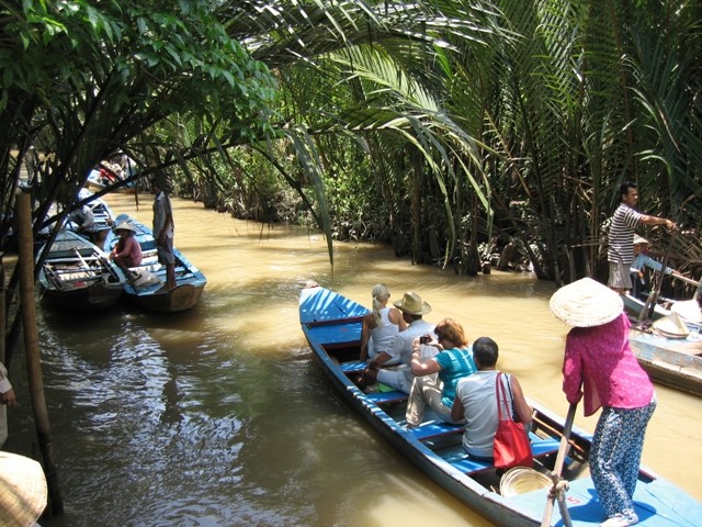 Konferensi promosi investasi pada bidang pariwisata hijau Daerah Dataran Rendah sungai Mekong 2015 - ảnh 1