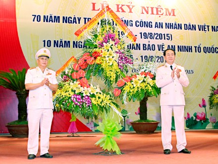 Kota Ho Chi Minh memperingati ultah ke-70 Hari Tradisi Keamanan Publik Rakyat - ảnh 1