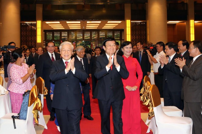 Para pemimpin Partai, Negara dan Majelis Nasional mengadakan resepsi sehubungan dengan Hari Nasional - ảnh 1