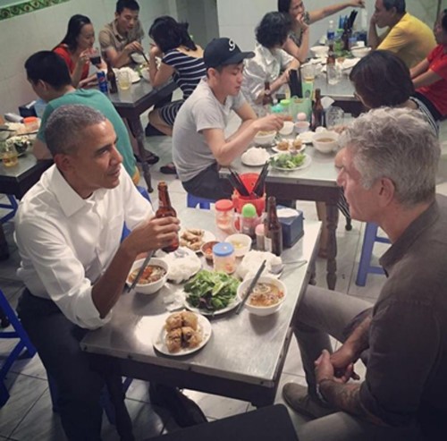 Menikmati masakan Bun Cha Obama - ảnh 1