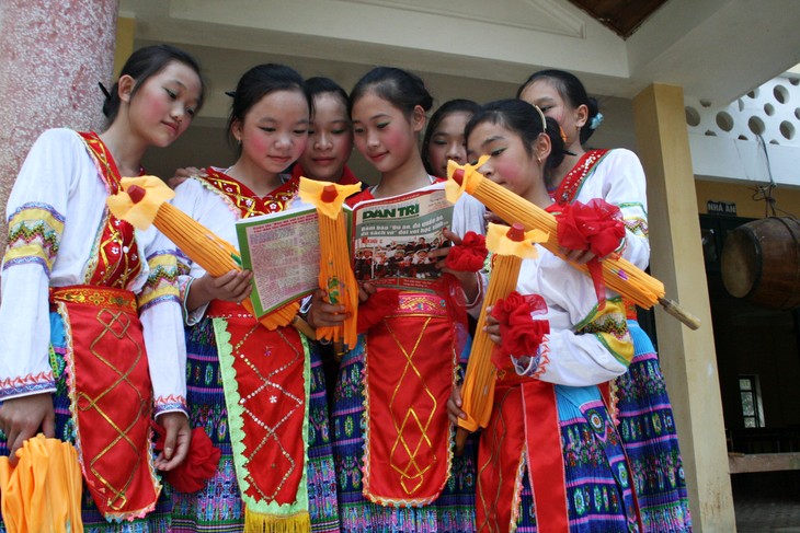 Kaum anak etnis minoritas turut mengkonservasikan dan mengembangkan kebudayaan Vietnam - ảnh 1