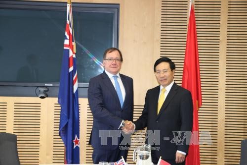 Deputi PM, Menlu Vietnam, Pham Binh Minh bertemu dengan  Menlu Selandia Baru, Murray McCully - ảnh 1