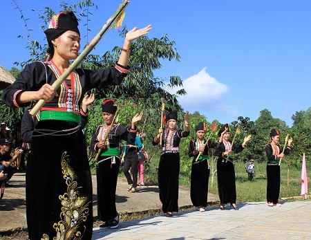 Budaya berkeyakinan dari warga etnis minoritas Kho Mu - ảnh 1