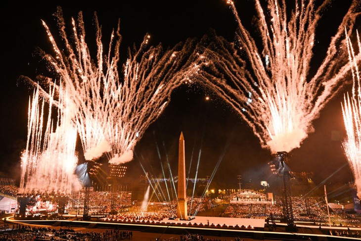 Les Jeux Paralympiques de Paris 2024 s'ouvrent en grande pompe sur la place de la Concorde - ảnh 1