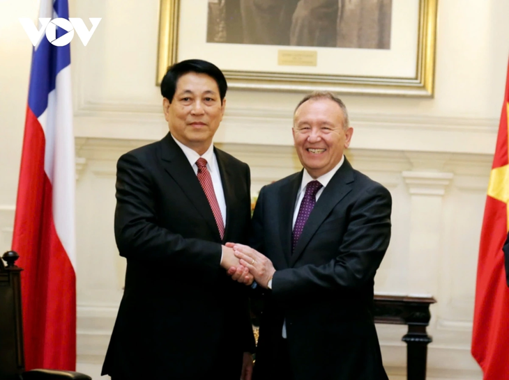 Le président vietnamien multiplie les rencontres au Chili - ảnh 1