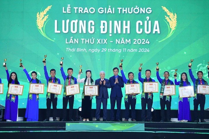 Prix Luong Dinh Cua: une jeune agricultrice réinvente la production de sel au Vietnam - ảnh 1