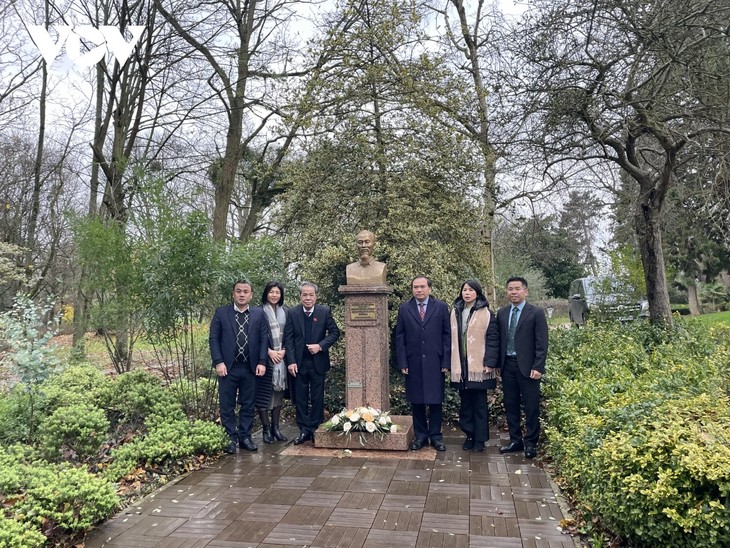 Une délégation parlementaire vietnamienne en visite à Montreuil - ảnh 2