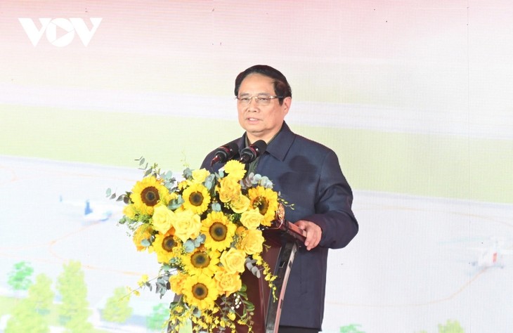 Pham Minh Chinh lance la construction de l’aéroport militaire de Gia Binh - ảnh 2