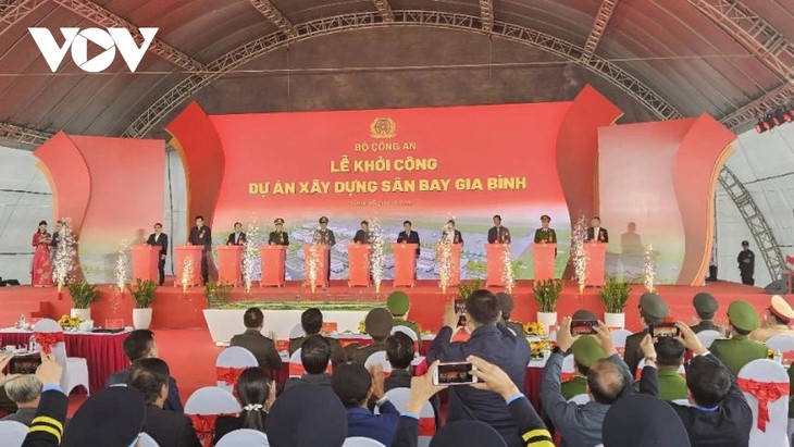 Pham Minh Chinh lance la construction de l’aéroport militaire de Gia Binh - ảnh 1