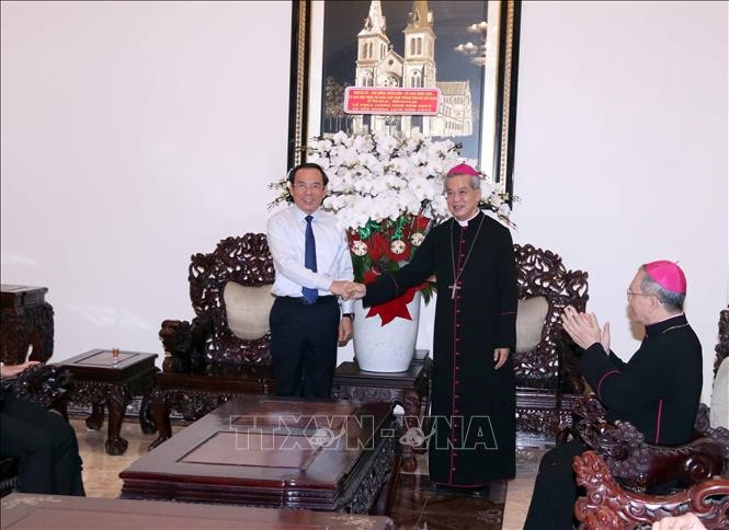 Noël 2024: Les autorités de Hô Chi Minh-Ville félicitent les dignitaires catholiques - ảnh 1