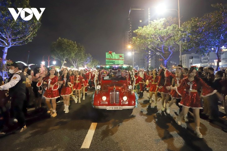 Da Nang et Binh Thuân célèbrent Noël en grande pompe - ảnh 2