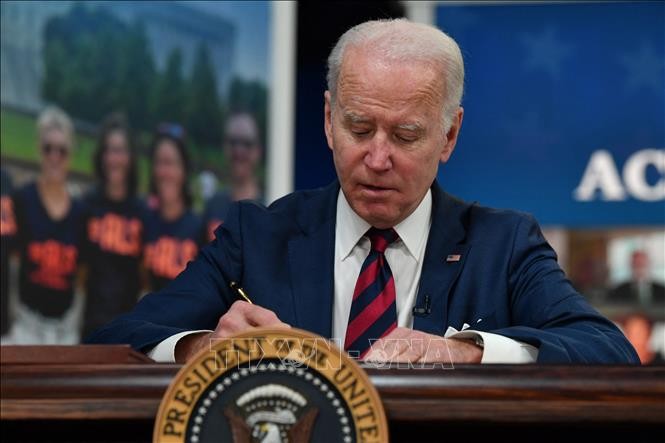 Joe Biden signe 50 lois avant de quitter la présidence - ảnh 1