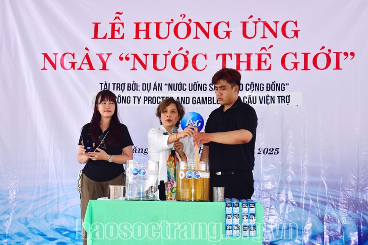 Au Vietnam, la Croix-Rouge mobilise les jeunes pour la Journée mondiale de l'eau 2025 - ảnh 2