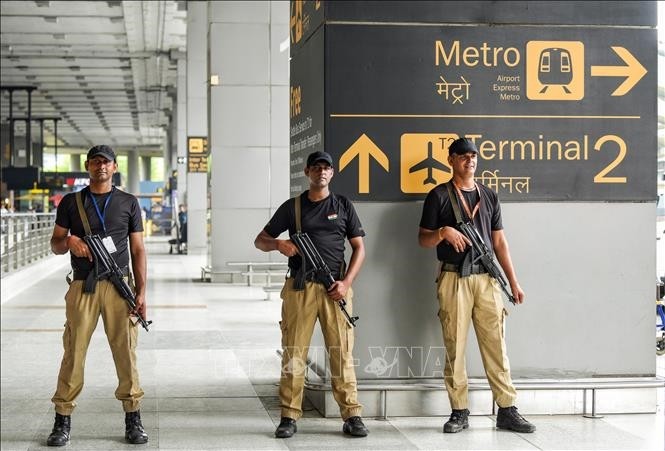 Tensions entre l’Inde et le Pakistan: New Delhi rouvre 32 aéroports - ảnh 1