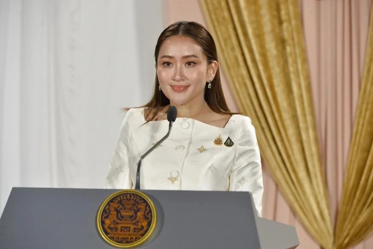 La Première ministre thaïlandaise entame sa visite au Vietnam - ảnh 1