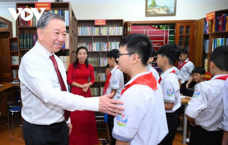 Tô Lâm en visite à Nghệ An: hommage à Hô Chi Minh et soutien à des familles méritantes - ảnh 1