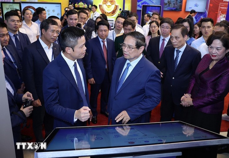 Transformation numérique: Pham Minh Chinh plaide pour un secteur bancaire innovant et connecté - ảnh 2