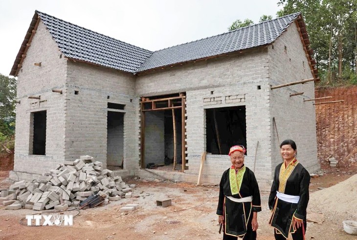 Pham Minh Chinh fixe un objectif national d’éradication des habitations vétustes - ảnh 1